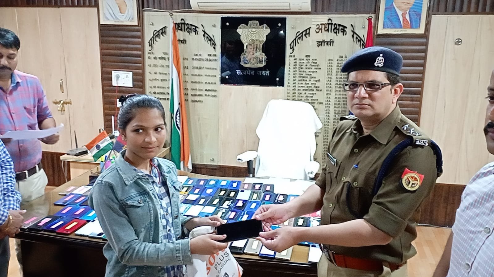 खाेये हुए 108 मोबाइल