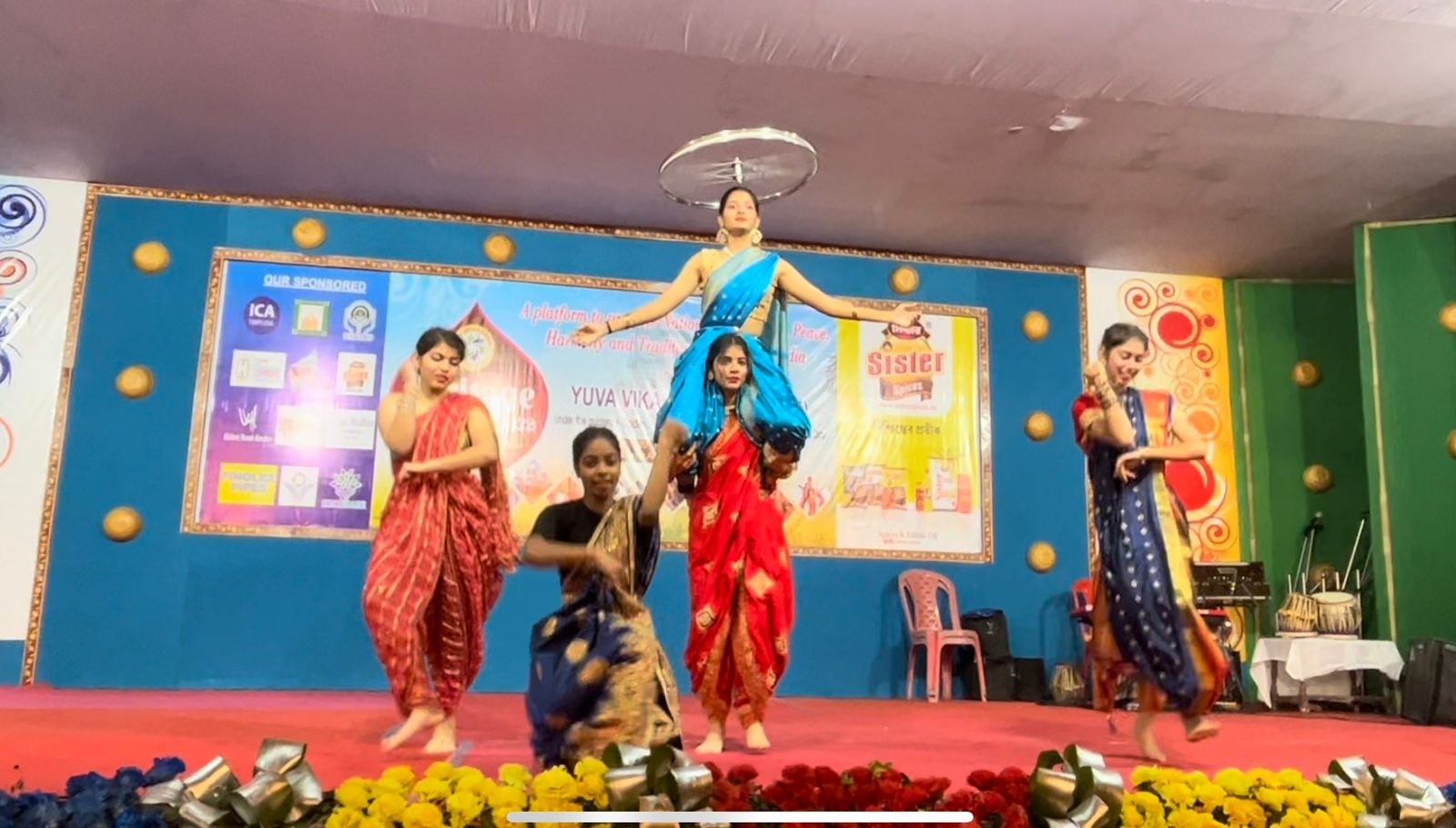 त्रिपुरा हेरिटेज फेस्ट में बिखरे बुंदेलखंडी रंग
