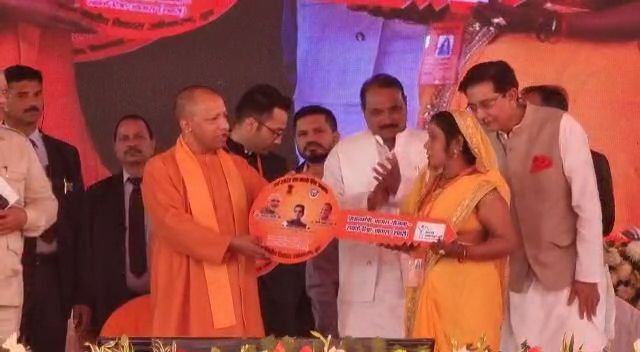 योगी प्रधानमंत्री आवास योजना लाभार्थी चाभी