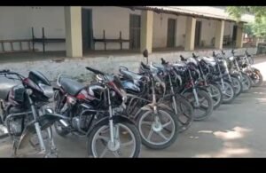  चोरी की दस मोटरसाइकिलें बरामद