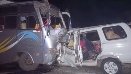 प्रधानमंत्री नरेंद्र मोदी ने शुक्रवार को मध्य प्रदेश के बैतूल में कार और बस के बीच हुई भीषण भिड़ंत में मारे गये लोगो के प्रति गहरी संवेदना व्यक्त की ।