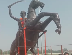 महारानी लक्ष्मीबाई की प्रतिमा