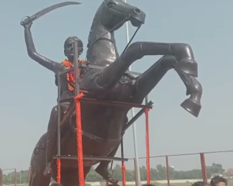 महारानी लक्ष्मीबाई की प्रतिमा