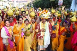 धूमधाम से निकली श्रीमद भागवत की शोभायात्रा