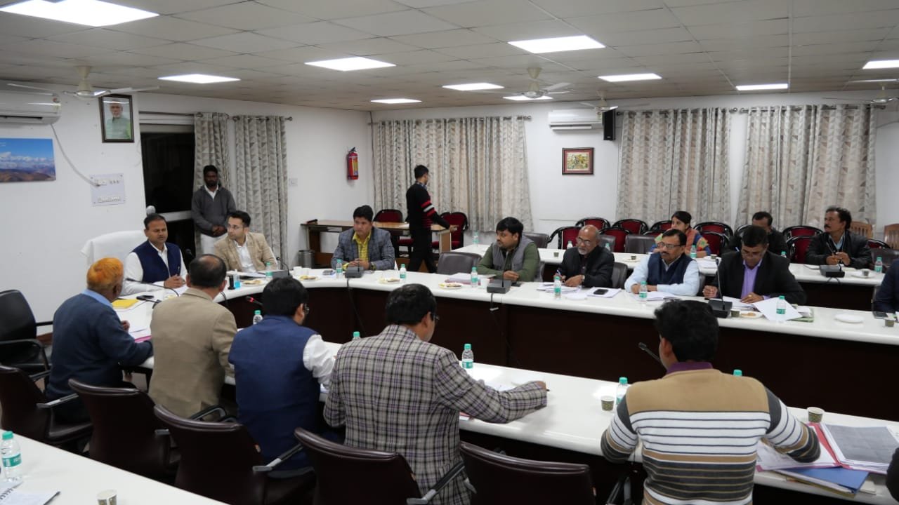 पेयजल योजनाओं झांसी प्रशासन का कड़ा रुख़