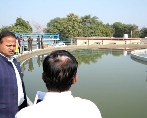 जिलाधिकारी पेयजल योजनाओं के निर्माण कार्यों का निरीक्षण