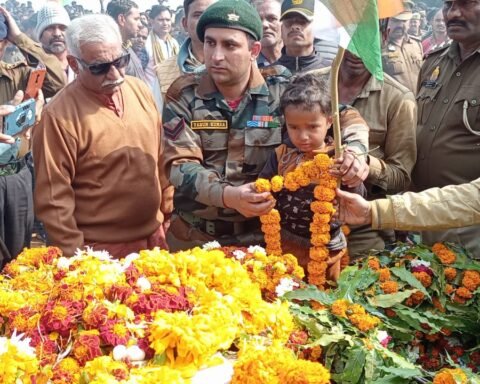शहीद जवान को तीन साल के बेटे ने दी मुखाग्नि