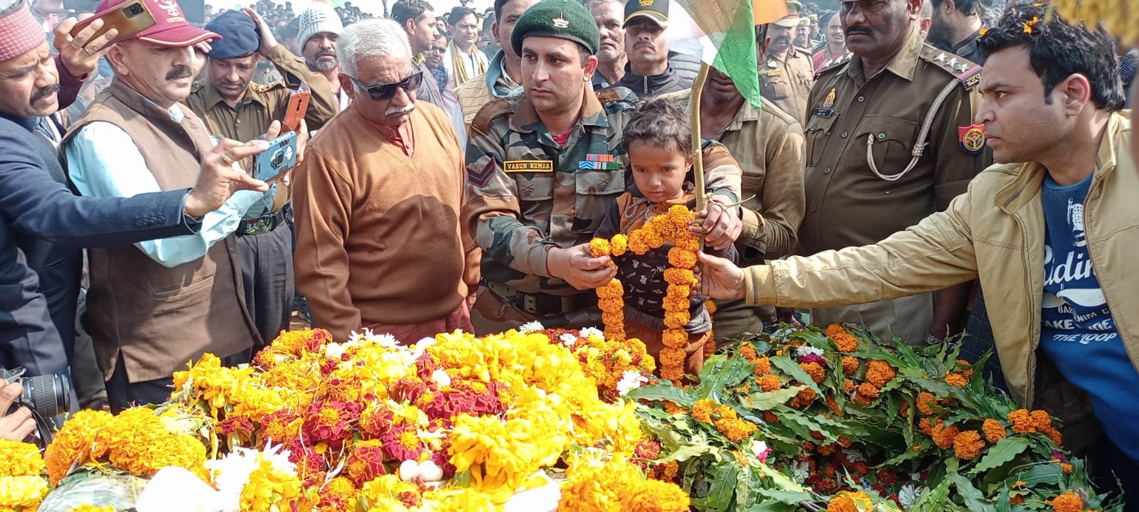 शहीद जवान को तीन साल के बेटे ने दी मुखाग्नि