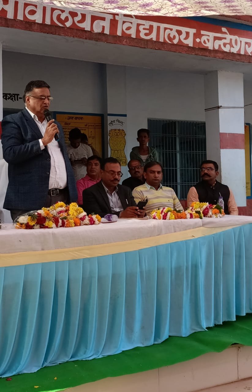 तालबेहट के सरकारी स्कूल में वृक्षारोपण