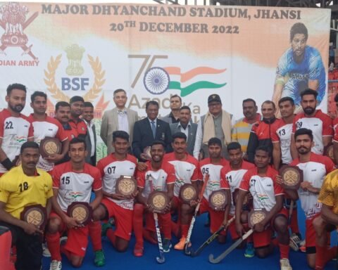 भारतीय सेना 11 और बीएसएफ के बीच एक मैत्री हॉकी मैच