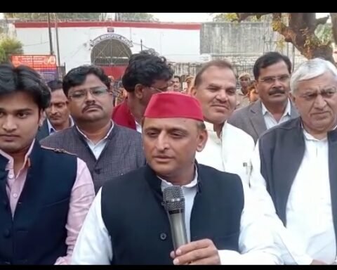 झांसी 26 दिसंबर (वार्ता) झांसी जेल में बंद समाजवादी पार्टी (सपा) के पूर्व विधायक से मिलने पहुंचे पूर्व मुख्यमंत्री और पार्टी अध्यक्ष अखिलेश यादव