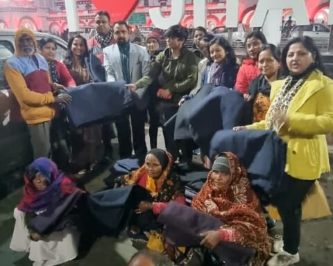 महिला व्यापार मंडल बांटे कंबल