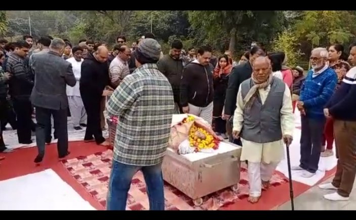 डॉ अंशुल जैन मां का शवदान