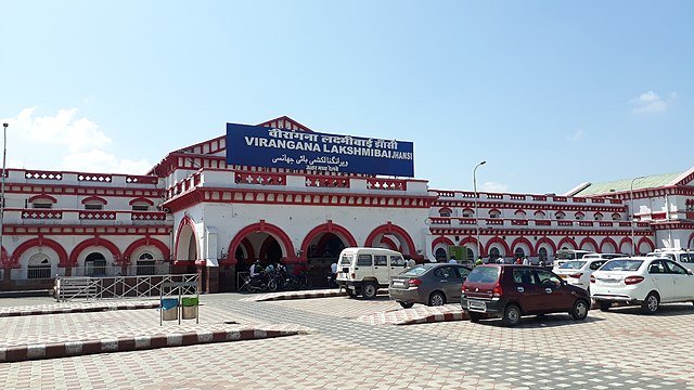 झांसी रेलवे स्टेशन टिकट चेकिंग