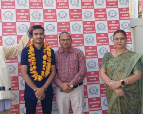 यूपीपीएससी सफल अभ्यर्थी का सम्मान