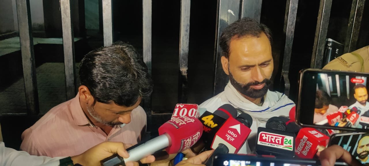 गुलाम के परिजन पहुंचे झांसी