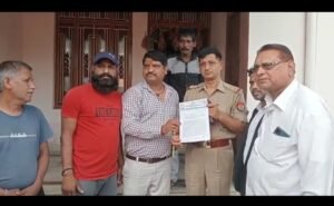 मंदिर के पास देसी शराब का ठेका