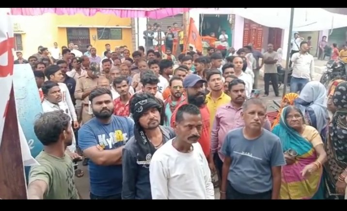 मंदिर के पास देसी शराब का ठेका