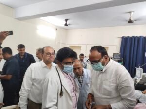 बृजेश पाठक जिला अस्पताल में