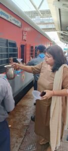  रेलयात्रियों के लिए नि:शुल्क ठंडा पानी