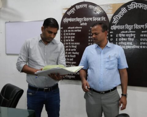 जिलाधिकारी रविंद्र कुमार