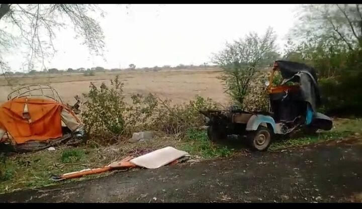 आपे ने ट्रक में मारी टक्कर