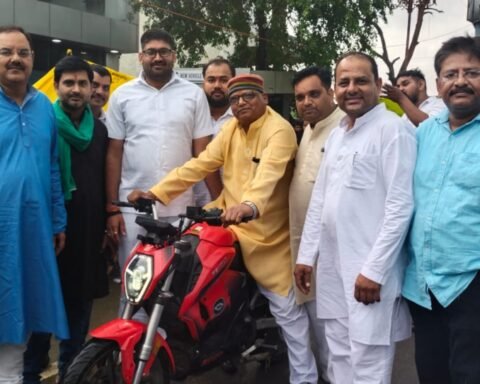 इलेक्ट्रिक बाइक “ रिवॉल्ट ”