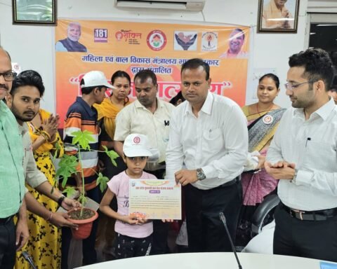 मेधावी बालिकाओं का हुआ सम्मान