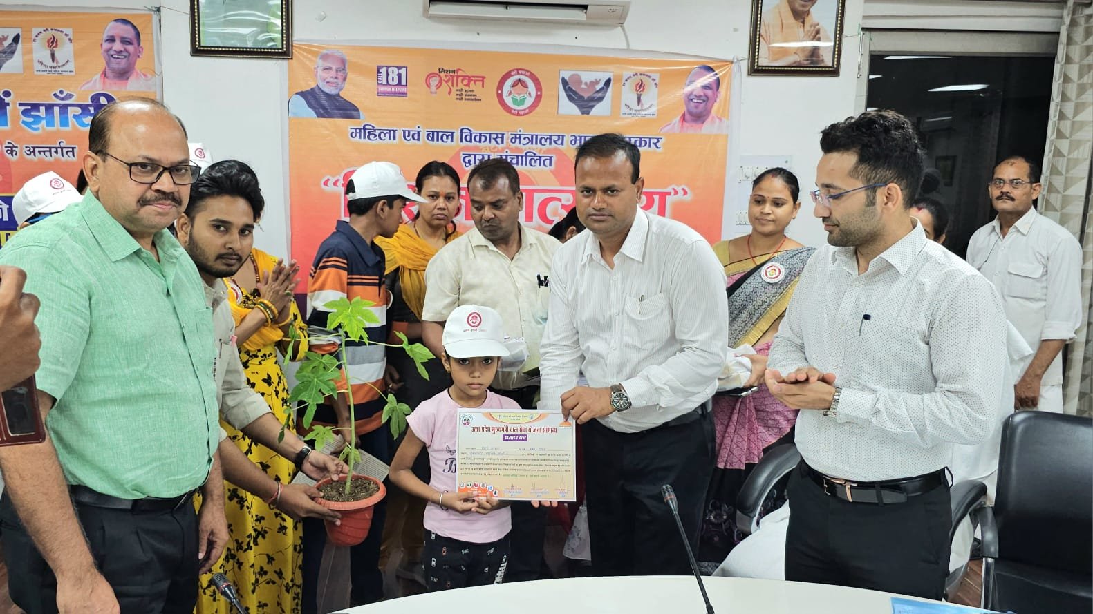 मेधावी बालिकाओं का हुआ सम्मान