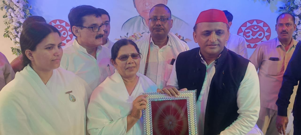 अखिलेश यादव
