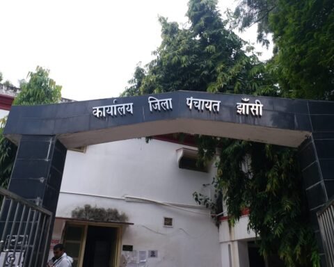 बहुमंजिला कमर्शियल कॉम्पलेक्स