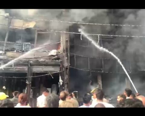 दुकान में भीषण आग