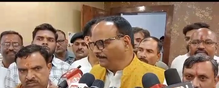 बृजेश पाठक