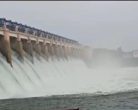 बांध और नाले उफान पर