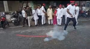  सपाइयों ने मनाया जश्न