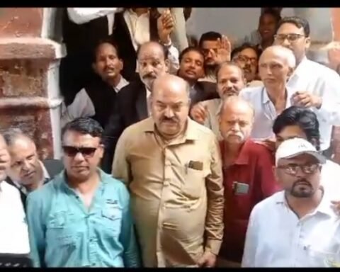 वकीलों का फैसला