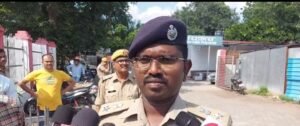 कैदी पुलिस को चकमा देकर फरार