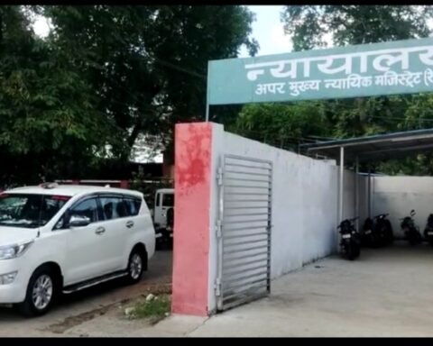 कैदी पुलिस को चकमा देकर फरार