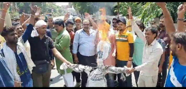 राष्ट्रभक्त संगठन ने पुतला फूंका