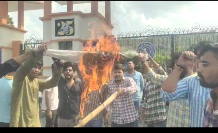 एबीवीपी ने फूंका पुतला