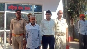 जिलेदार और उसका साथी रिश्वत लेते गिरफ्तार