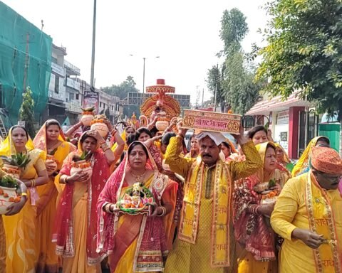 श्रीमद भागवत कथा की शोभायात्रा
