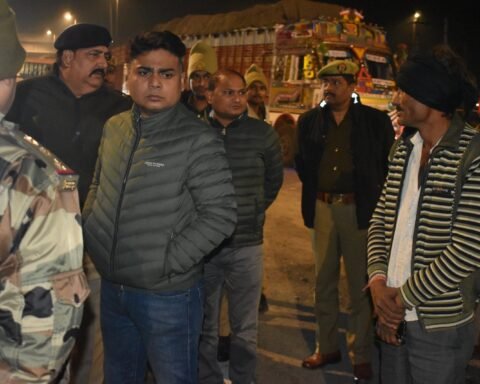 लोडर को मारी डंपर ने टक्कर