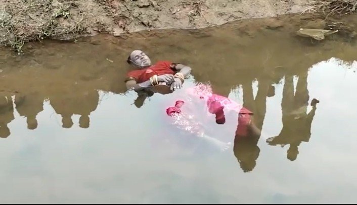 नहर मे शव