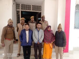 इनामी अपराधियों को पकड़ा 