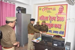 सड़क पर उतरे डीआईजी झांसी
