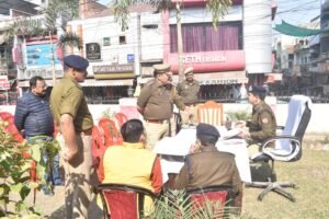 सड़क पर उतरे डीआईजी झांसी