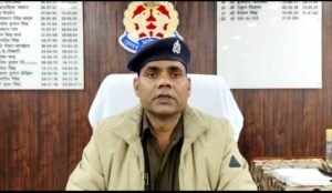 इनामी अपराधियों को पकड़ा 