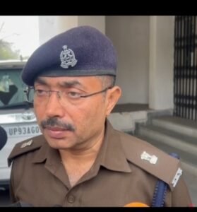 इनामी अपराधियों को पकड़ा 