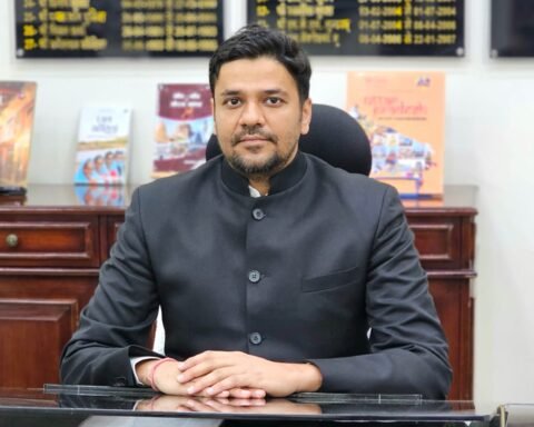 जिलाधिकारी अविनाश कुमार